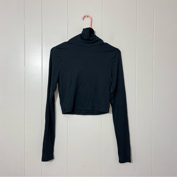 Levi’s Turtle Neck Long Sleeve Crop Shirt Black Size Small - Picture 1 of 7